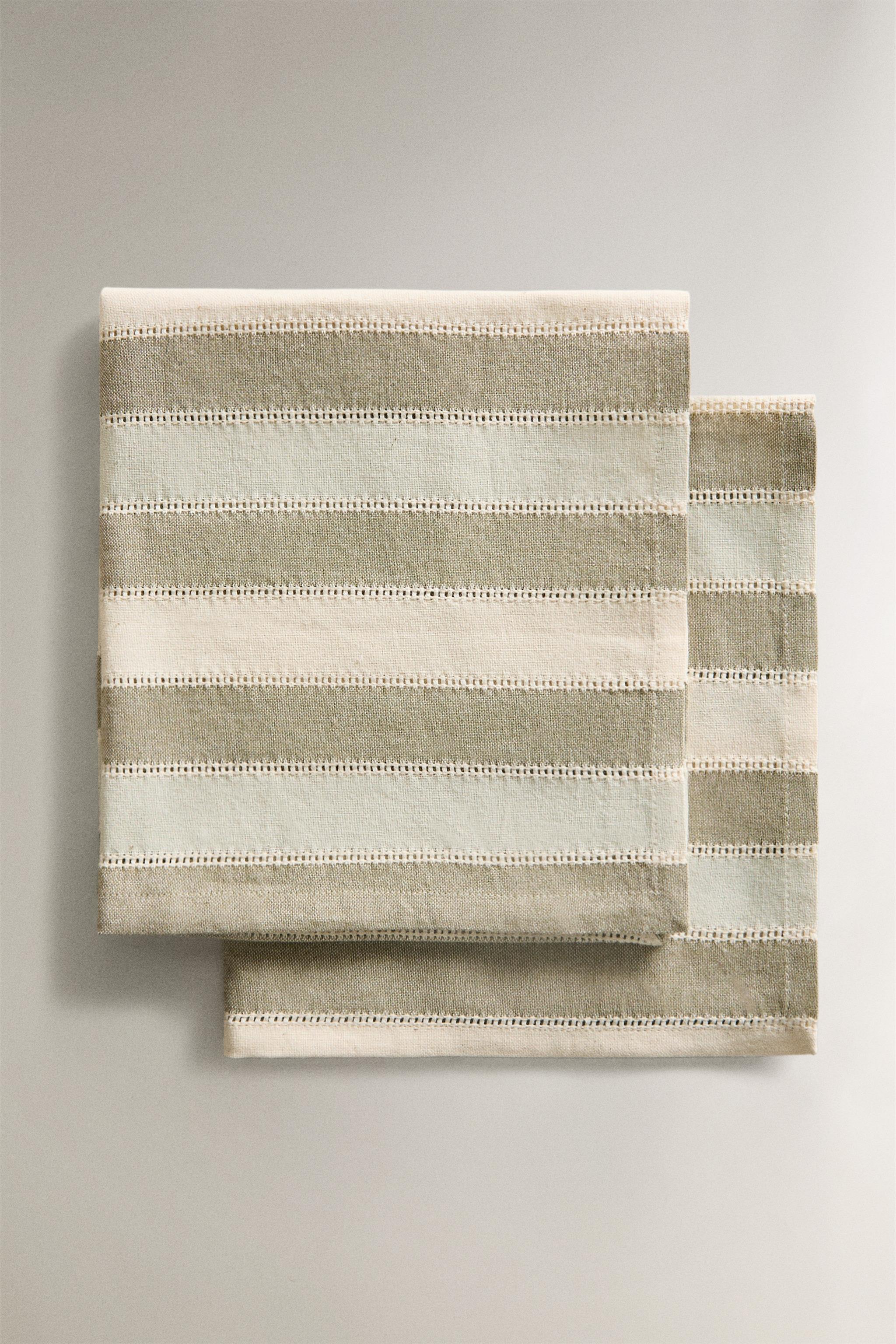 LOT DE SERVIETTES DE TABLE RAYURES ET DENTELLES (LOT DE 2)